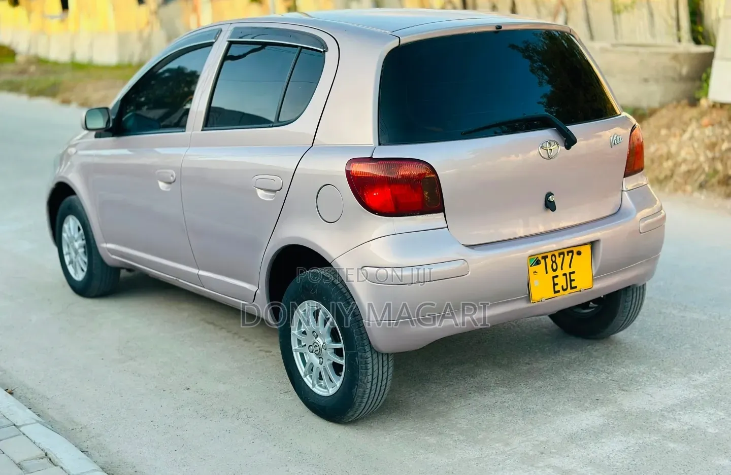 Toyota Vitz 2004 Pink