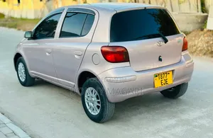Toyota Vitz 2004 Pink