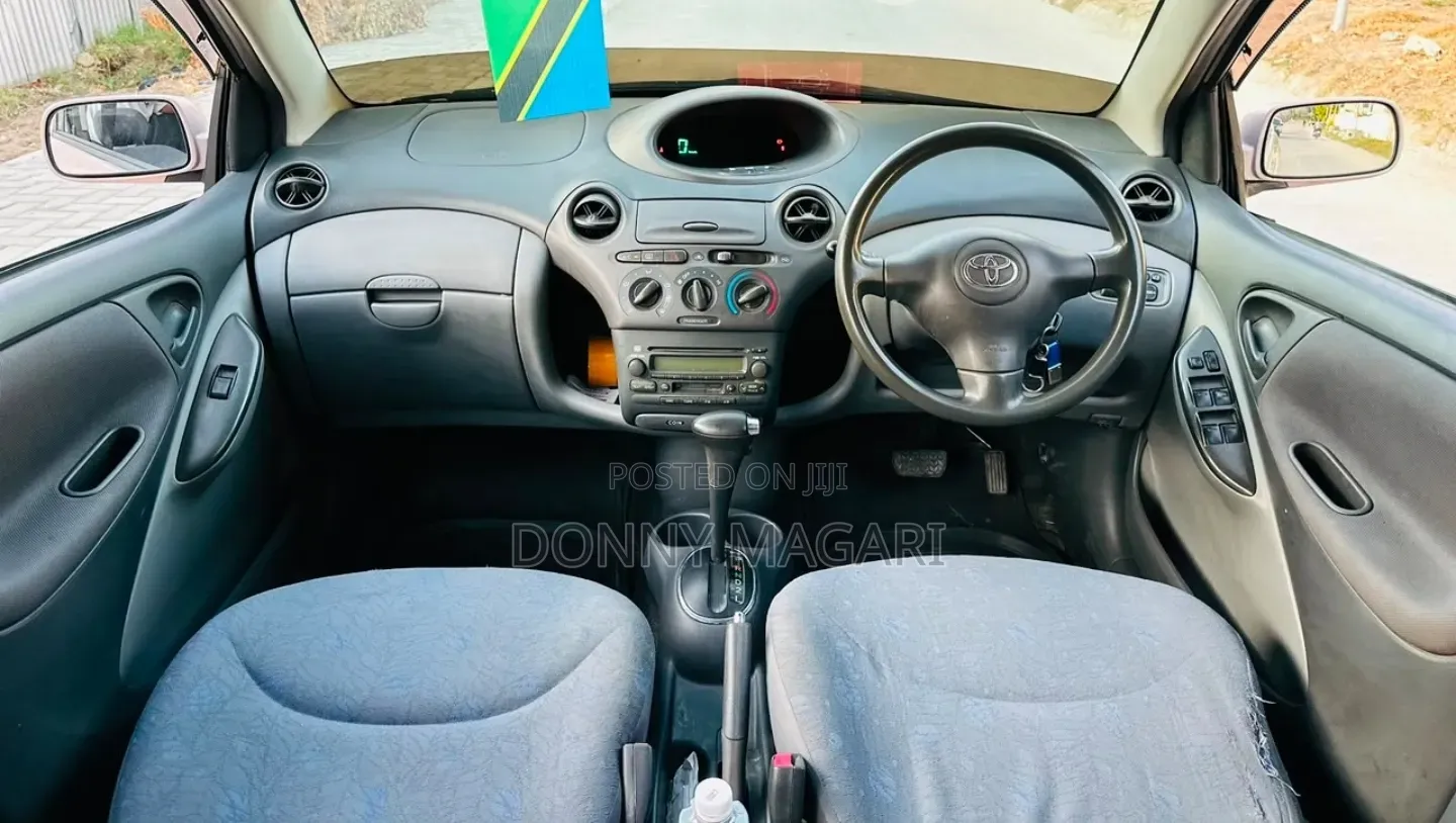 Toyota Vitz 2004 Pink
