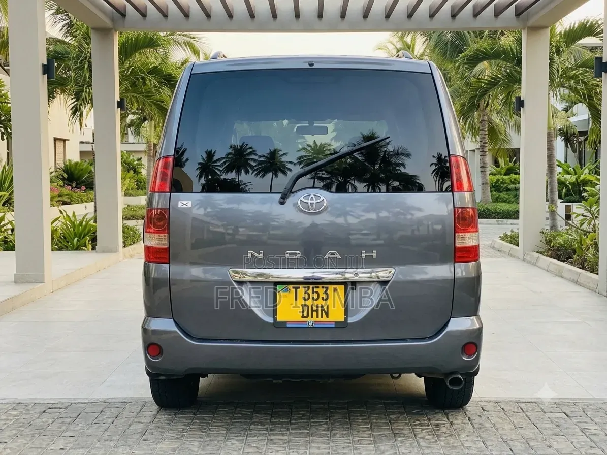 Toyota Noah 2008 Gray