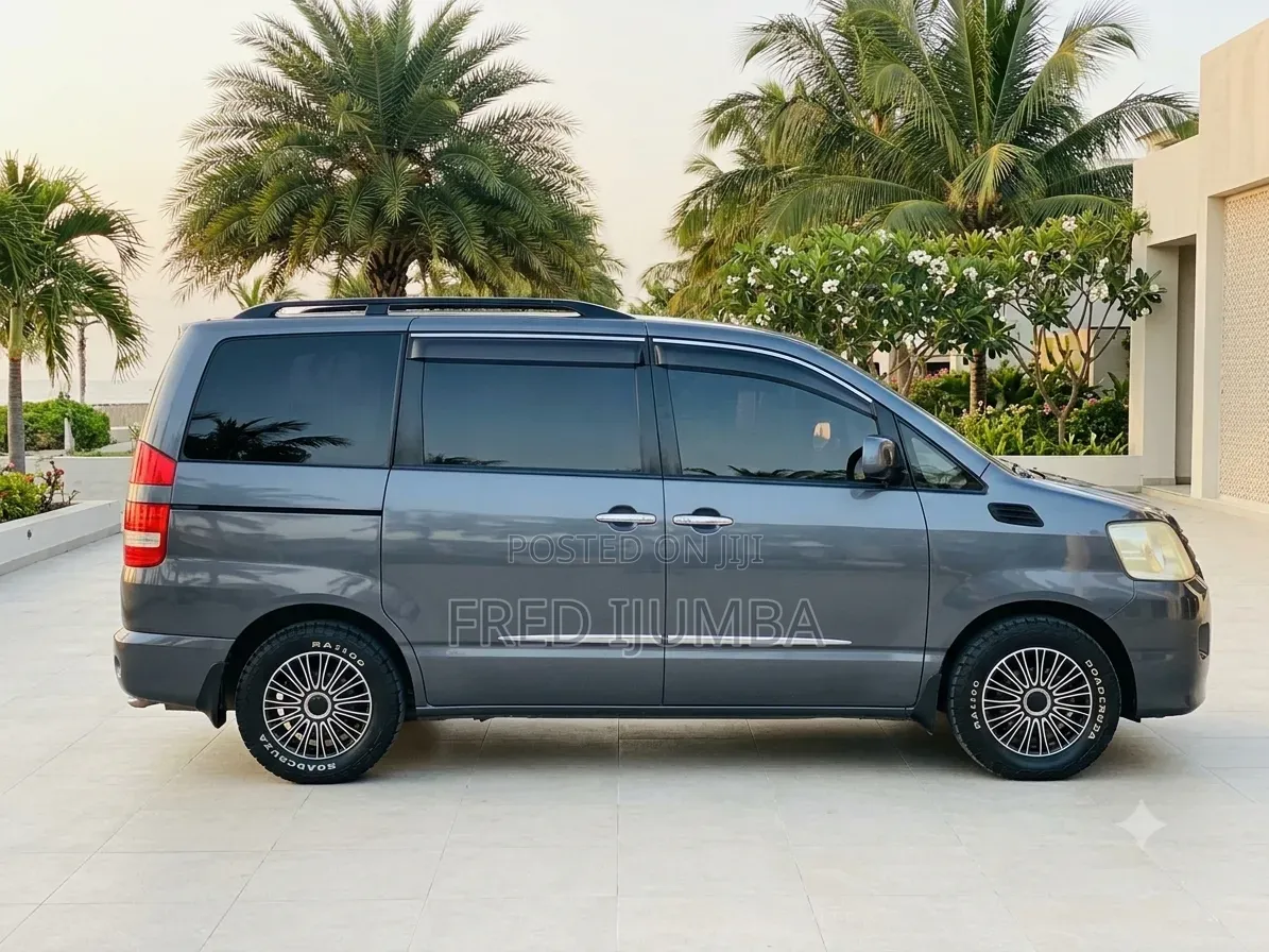 Toyota Noah 2008 Gray