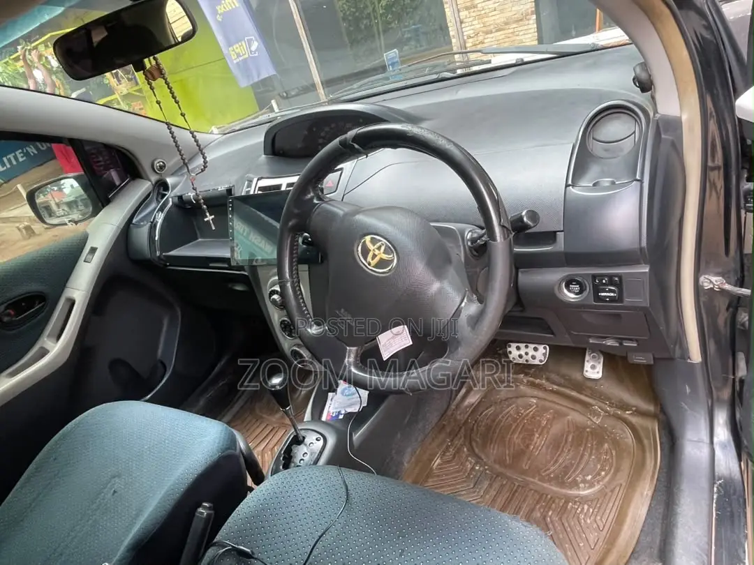 Toyota Vitz 2006 Black
