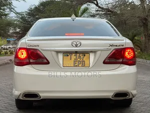 Toyota Crown 2010 White