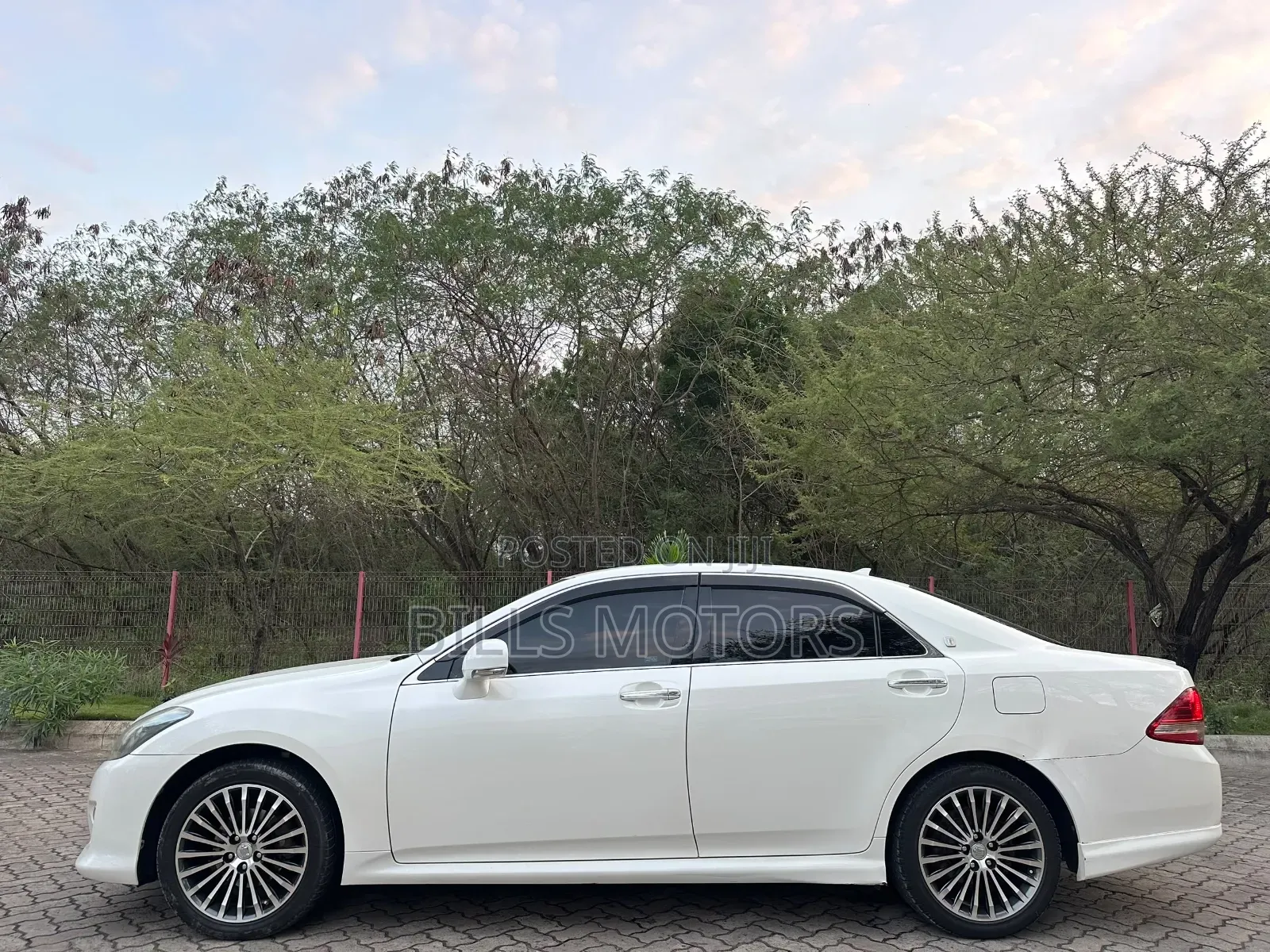 Toyota Crown 2010 White