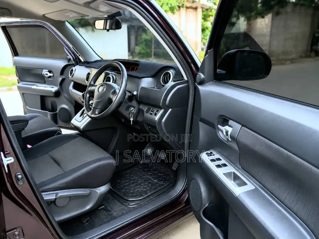 Toyota Rumion 1.5 FWD 2023 Burgundy
