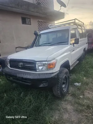 Toyota Land Cruiser 2007 White