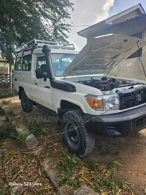 Toyota Land Cruiser 2007 White