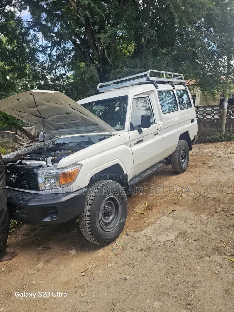 Toyota Land Cruiser 2007 White