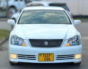 Toyota Crown Royale 2005 White