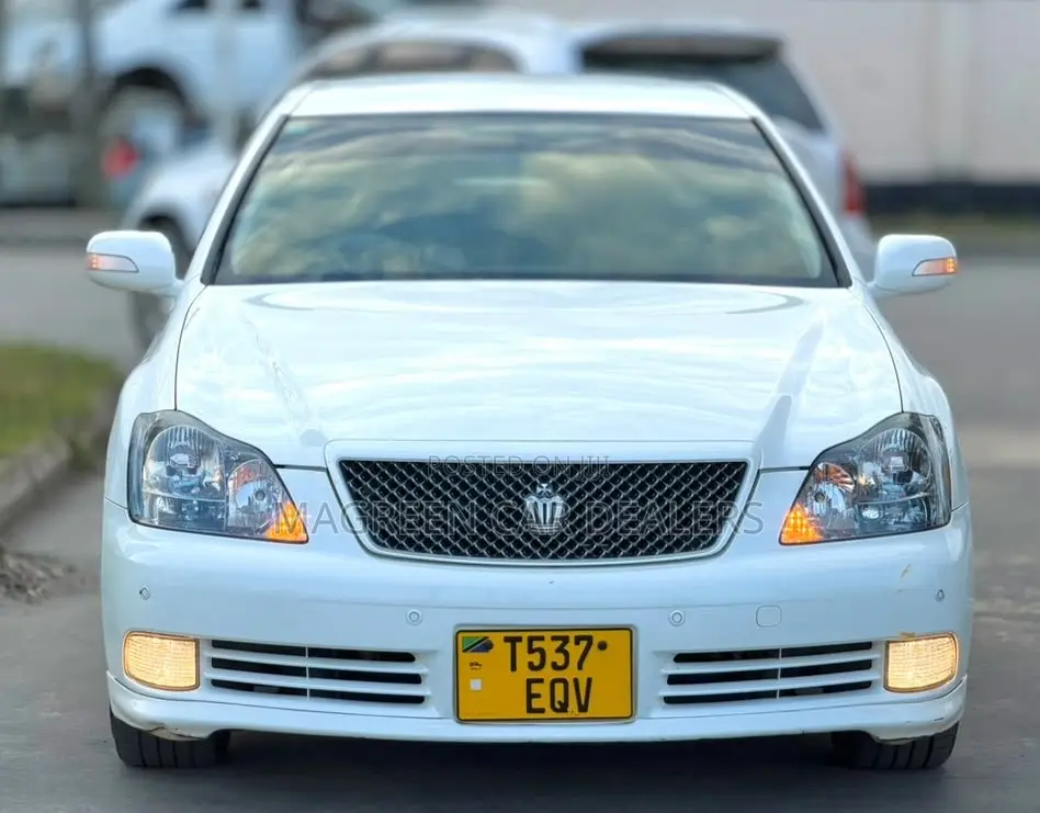 Toyota Crown Royale 2005 White