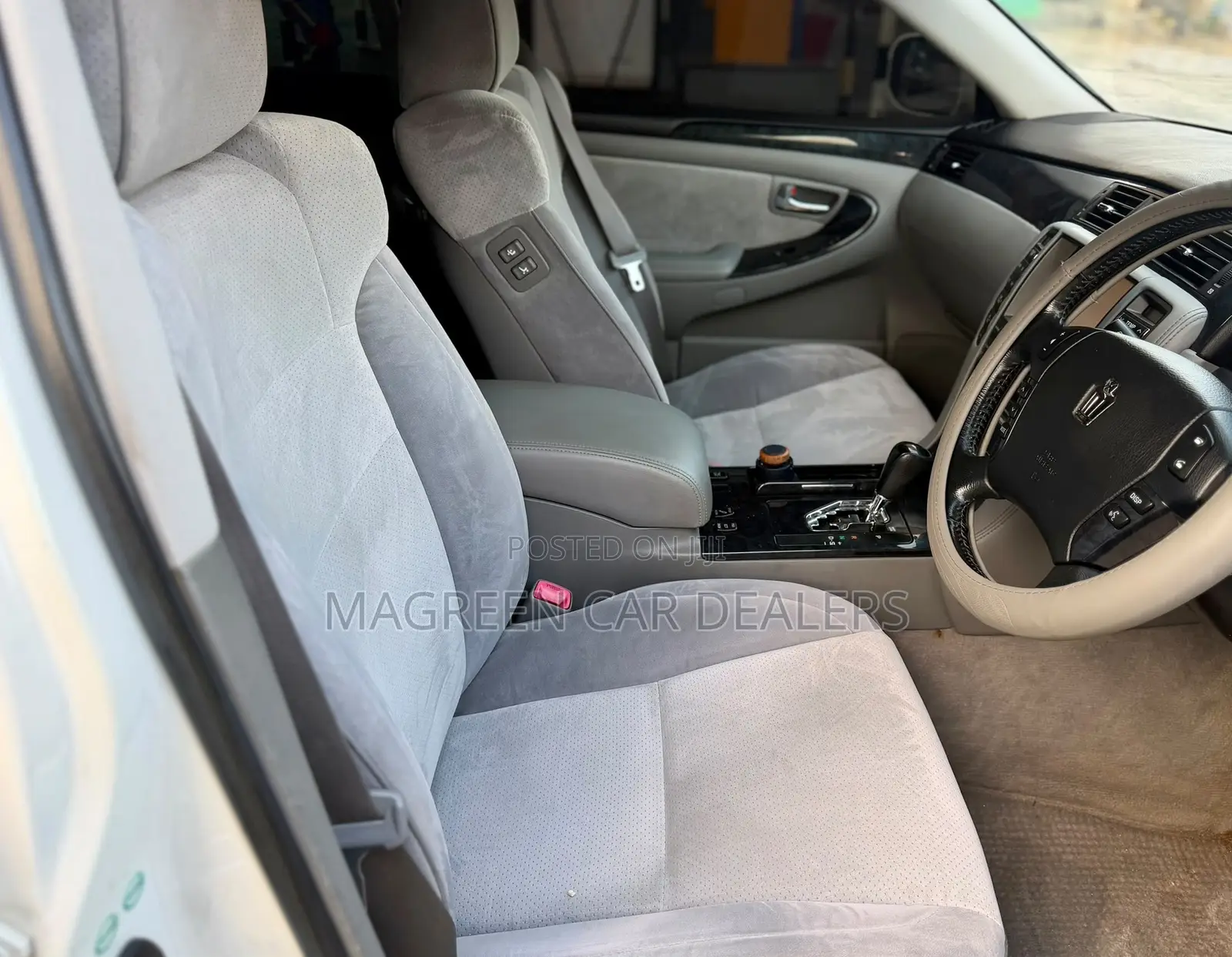 Toyota Crown Royale 2005 White