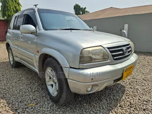 Suzuki Escudo 1999 Silver