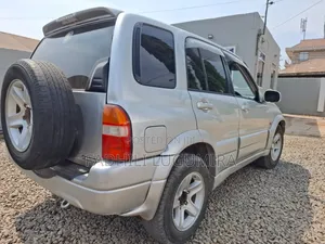 Suzuki Escudo 1999 Silver