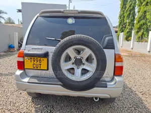 Suzuki Escudo 1999 Silver