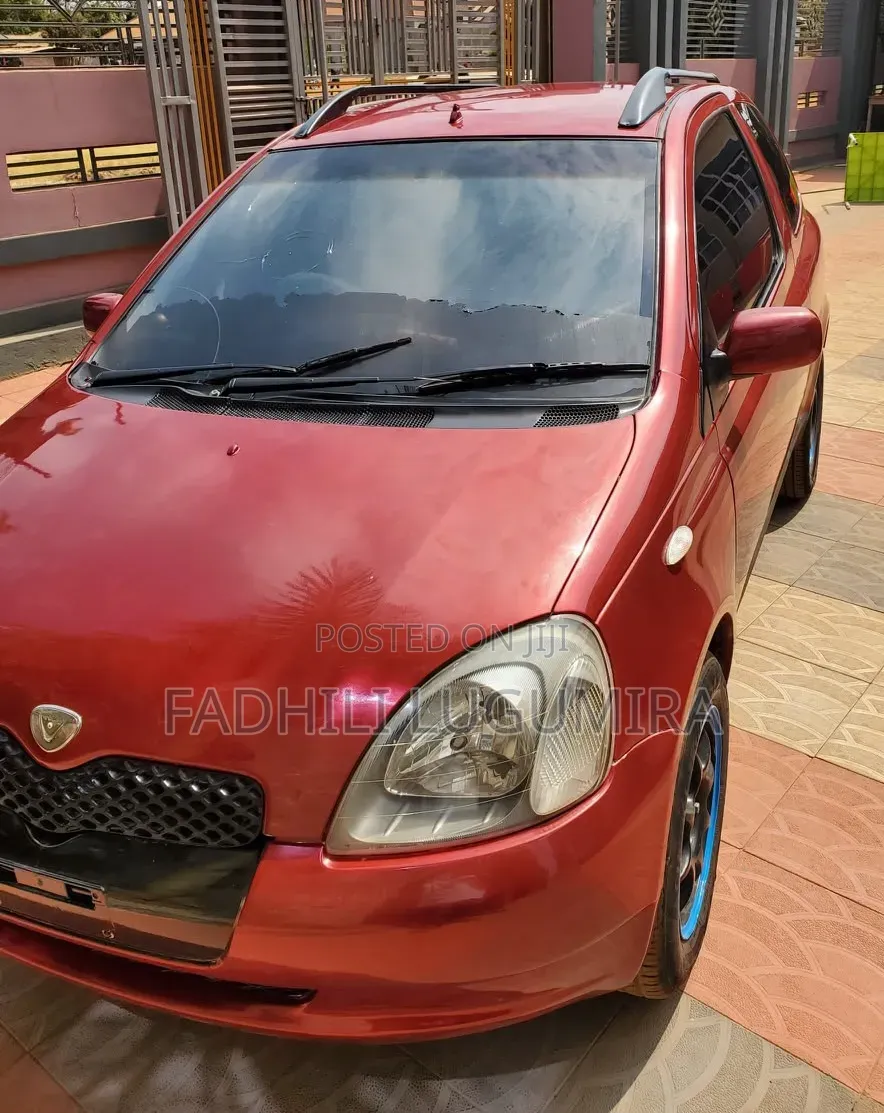 Toyota Vitz 2004 Red