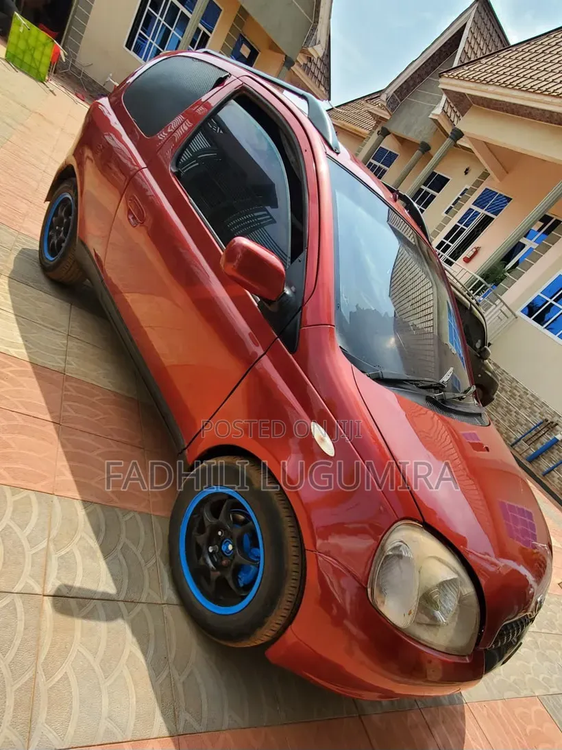 Toyota Vitz 2004 Red