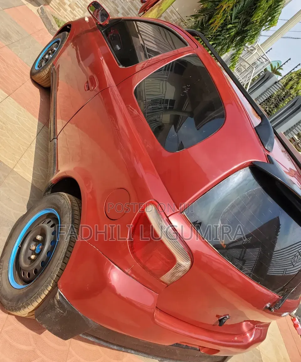 Toyota Vitz 2004 Red