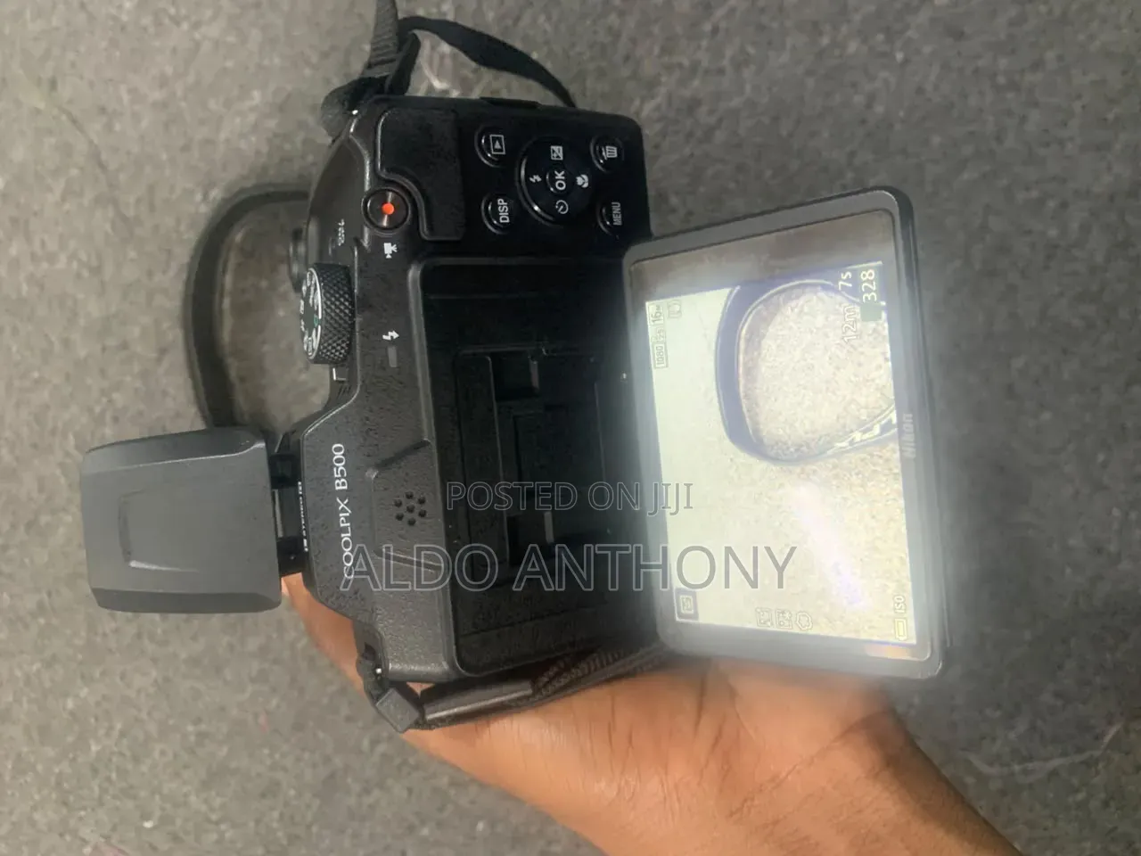 Nikon B500