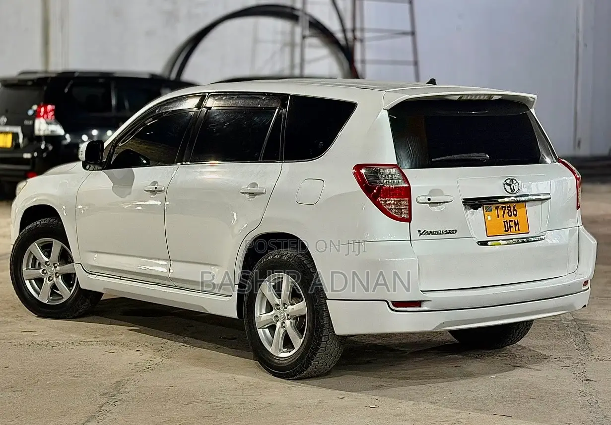 Toyota Vanguard 2009 White