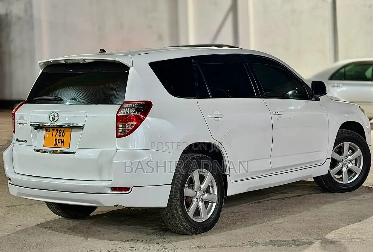 Toyota Vanguard 2009 White