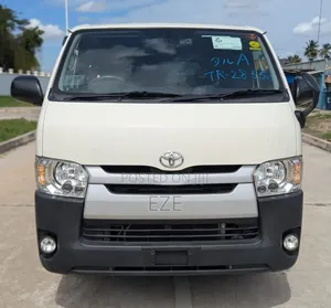 Toyota HiAce 2016 White