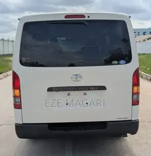 Toyota HiAce 2016 White