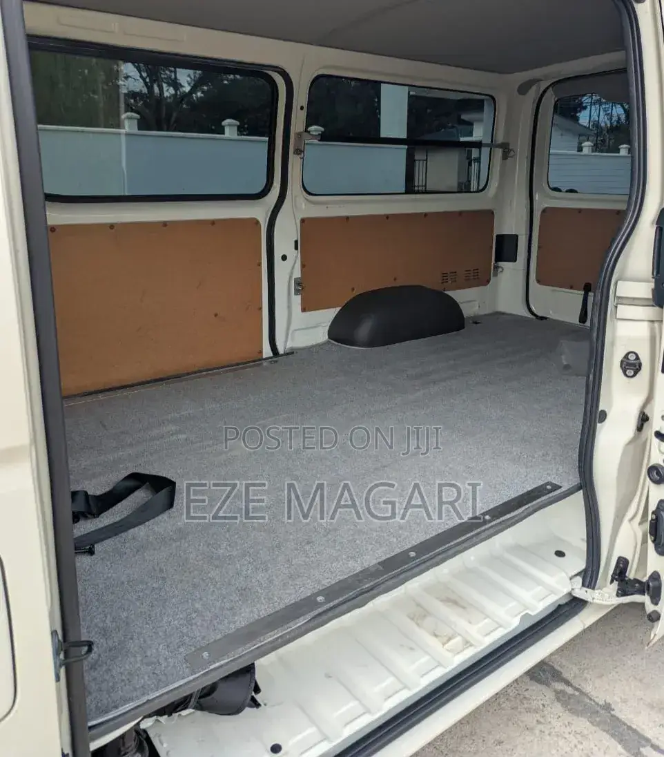 Toyota HiAce 2016 White