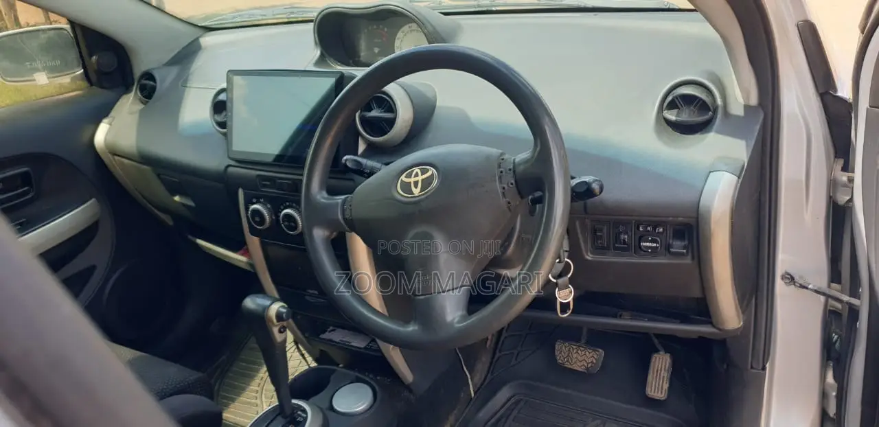 Toyota IST 2004 Silver