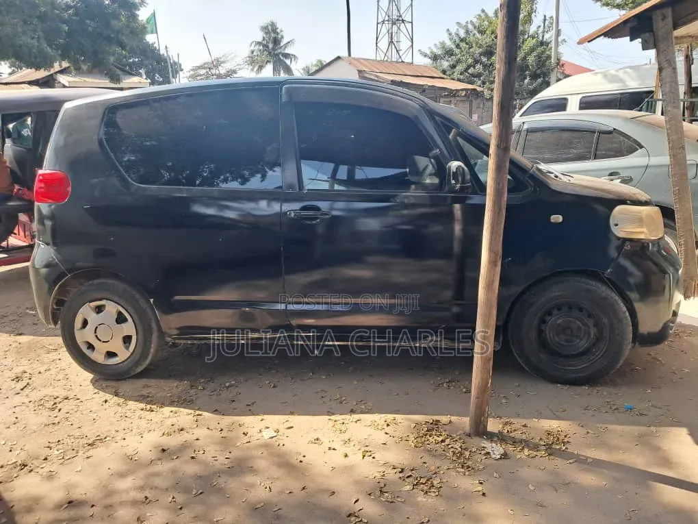 Toyota Porte 2005 Black