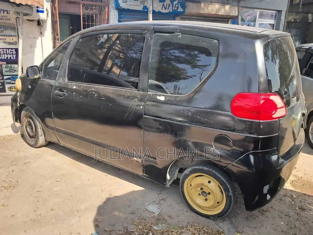 Toyota Porte 2005 Black