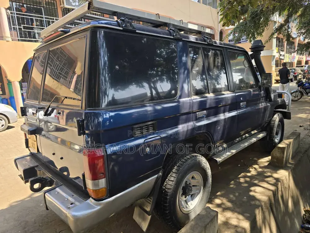 Toyota Land Cruiser 1998 Blue