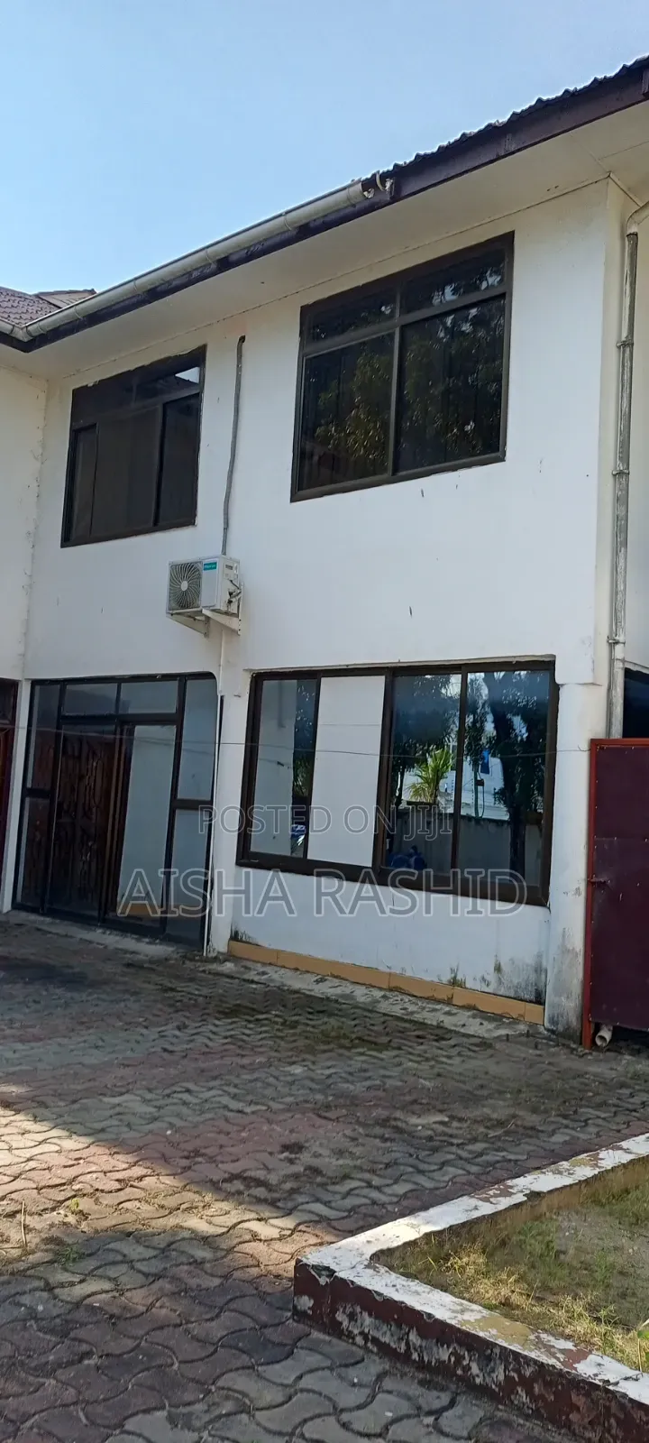 10bdrm House in Mikocheni for sale