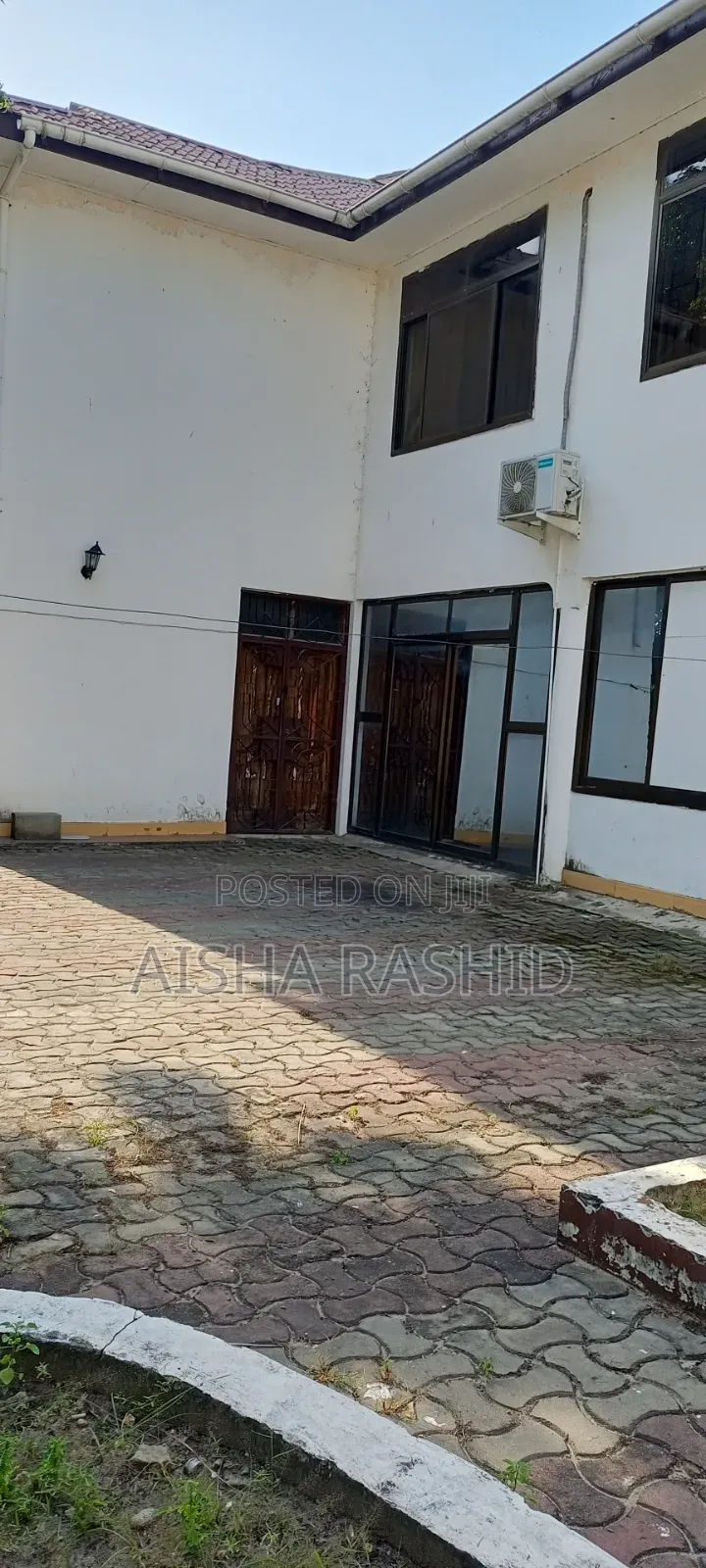 10bdrm House in Mikocheni for sale