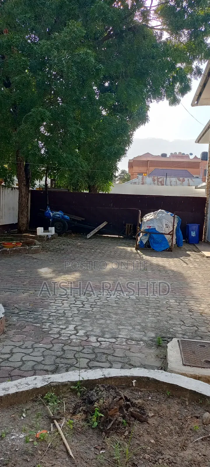 10bdrm House in Mikocheni for sale