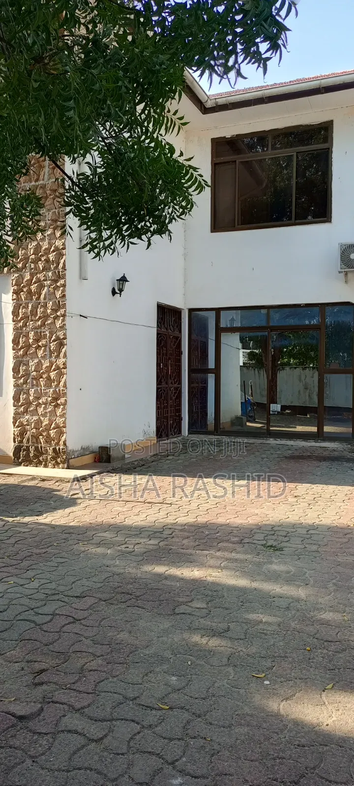 10bdrm House in Mikocheni for sale