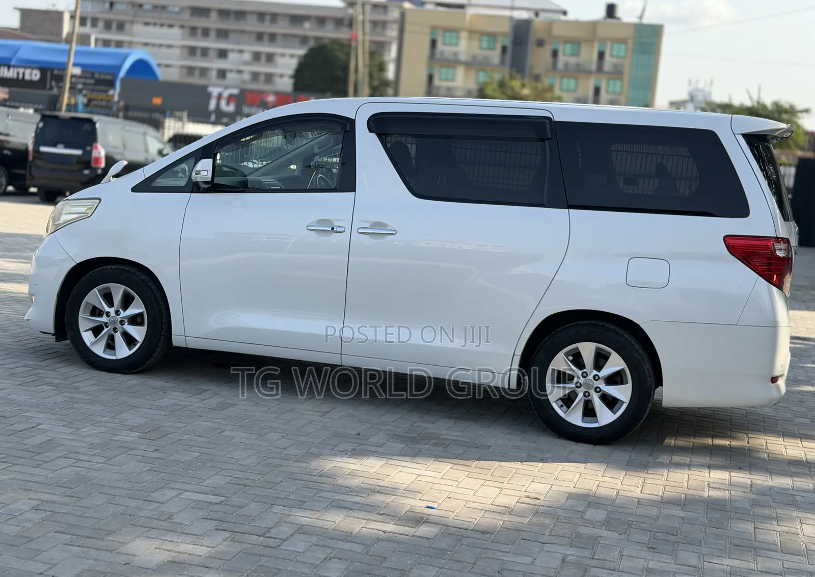 Toyota Alphard 2.4 Petrol FWD 2010 White