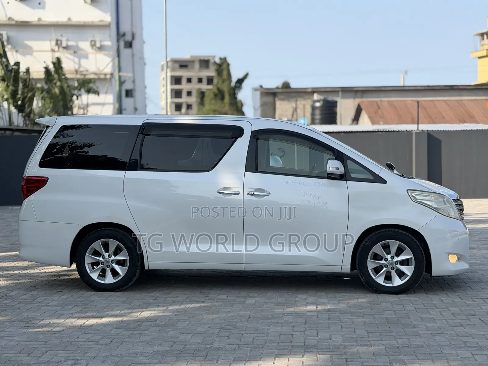 Toyota Alphard 2.4 Petrol FWD 2010 White