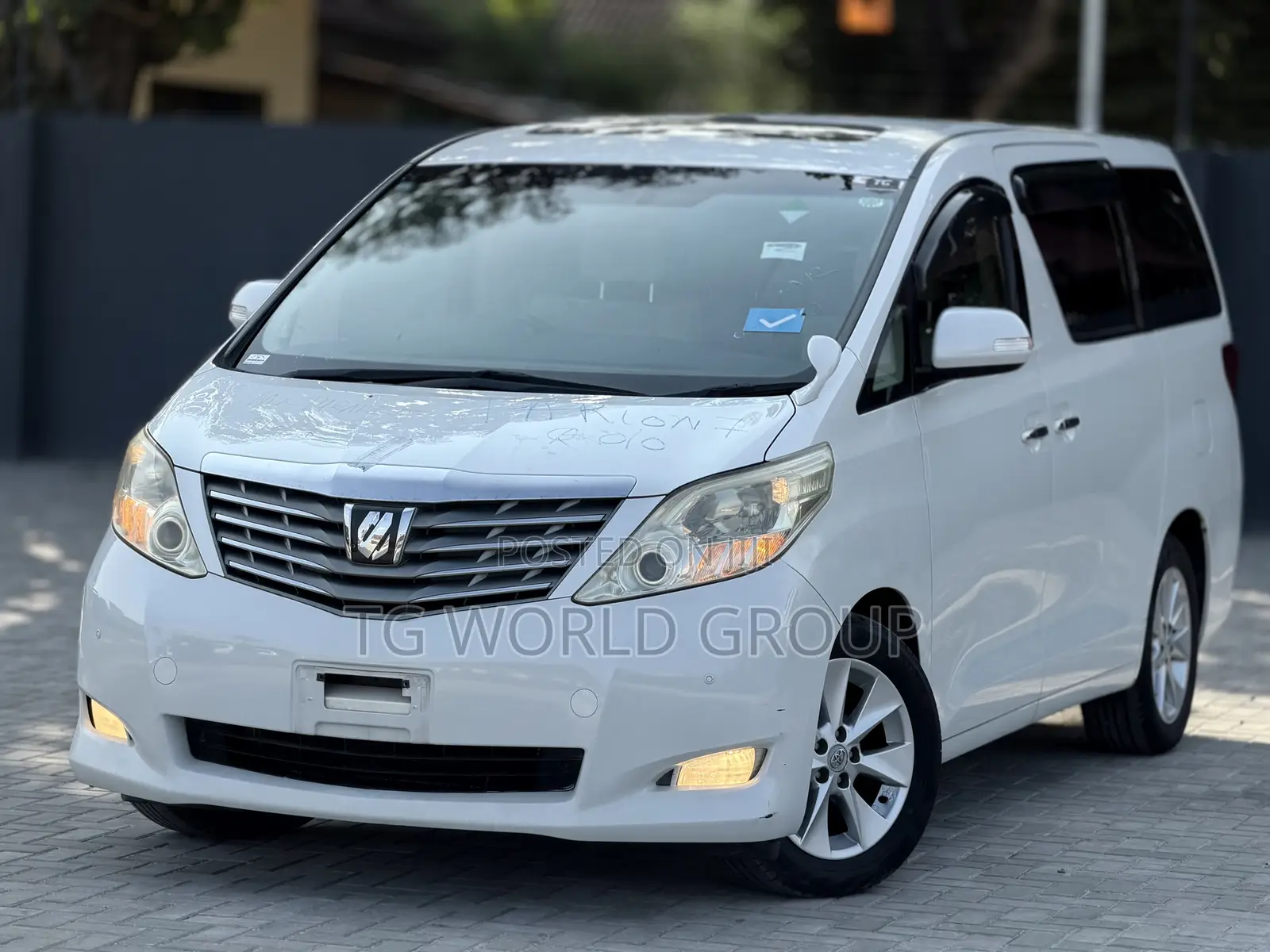 Toyota Alphard 2.4 Petrol FWD 2010 White
