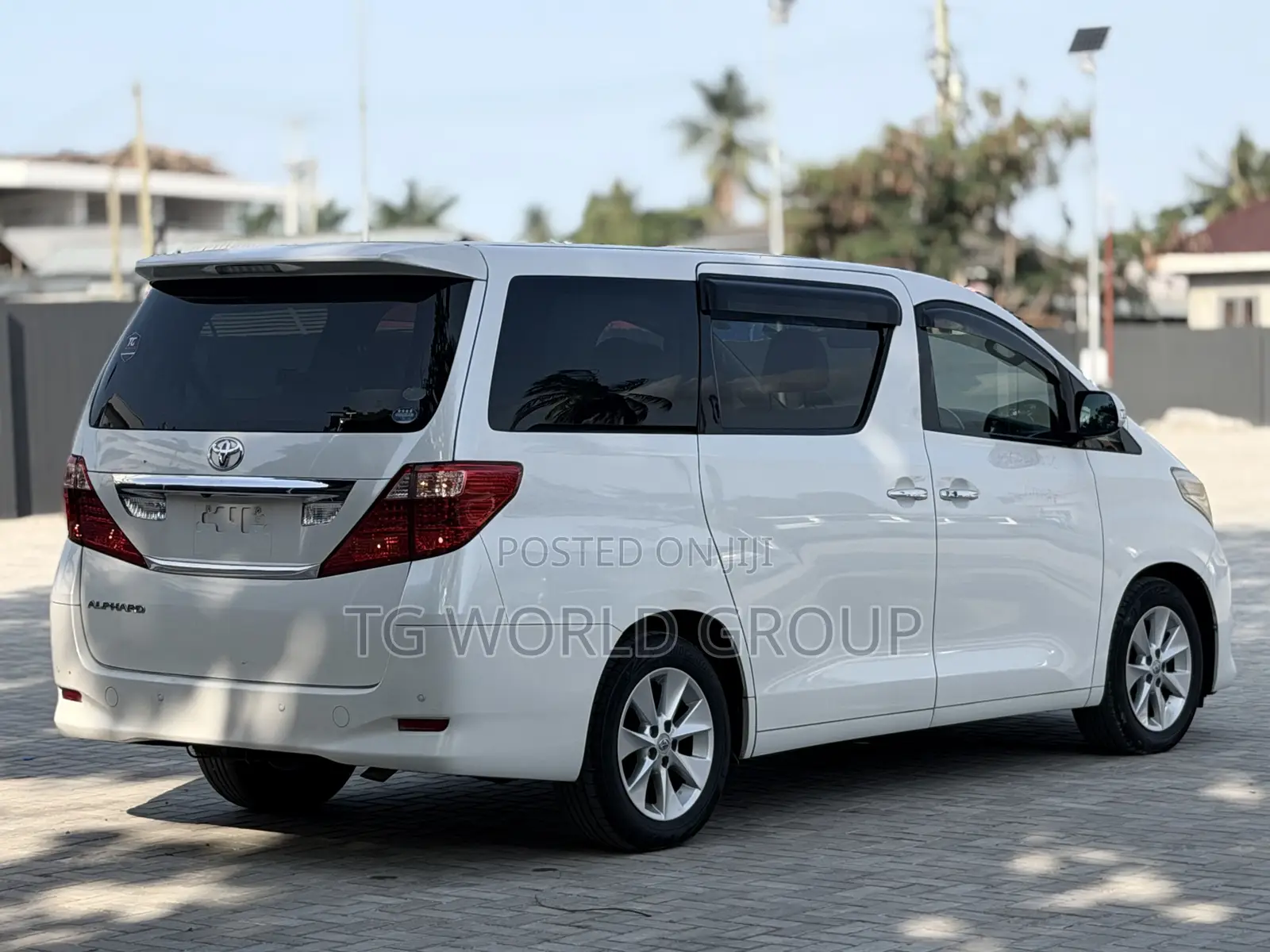 Toyota Alphard 2.4 Petrol FWD 2010 White