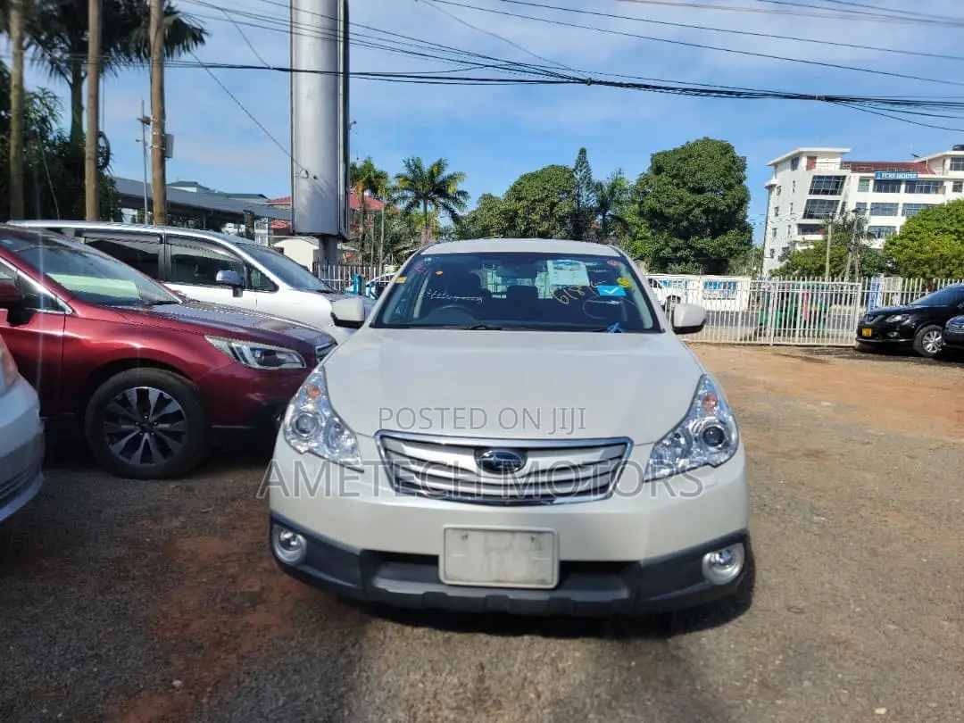Subaru Outback 2011 White