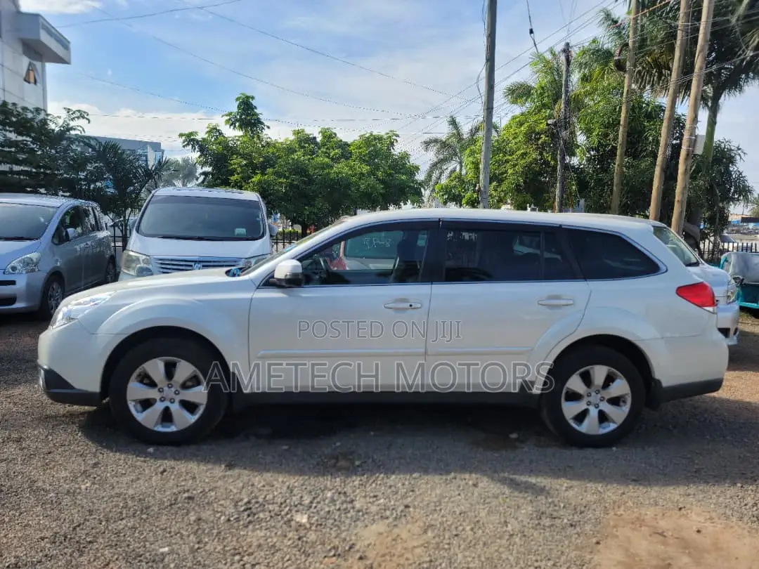 Subaru Outback 2011 White