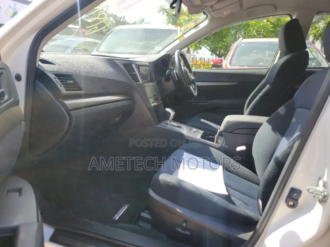 Subaru Outback 2011 White