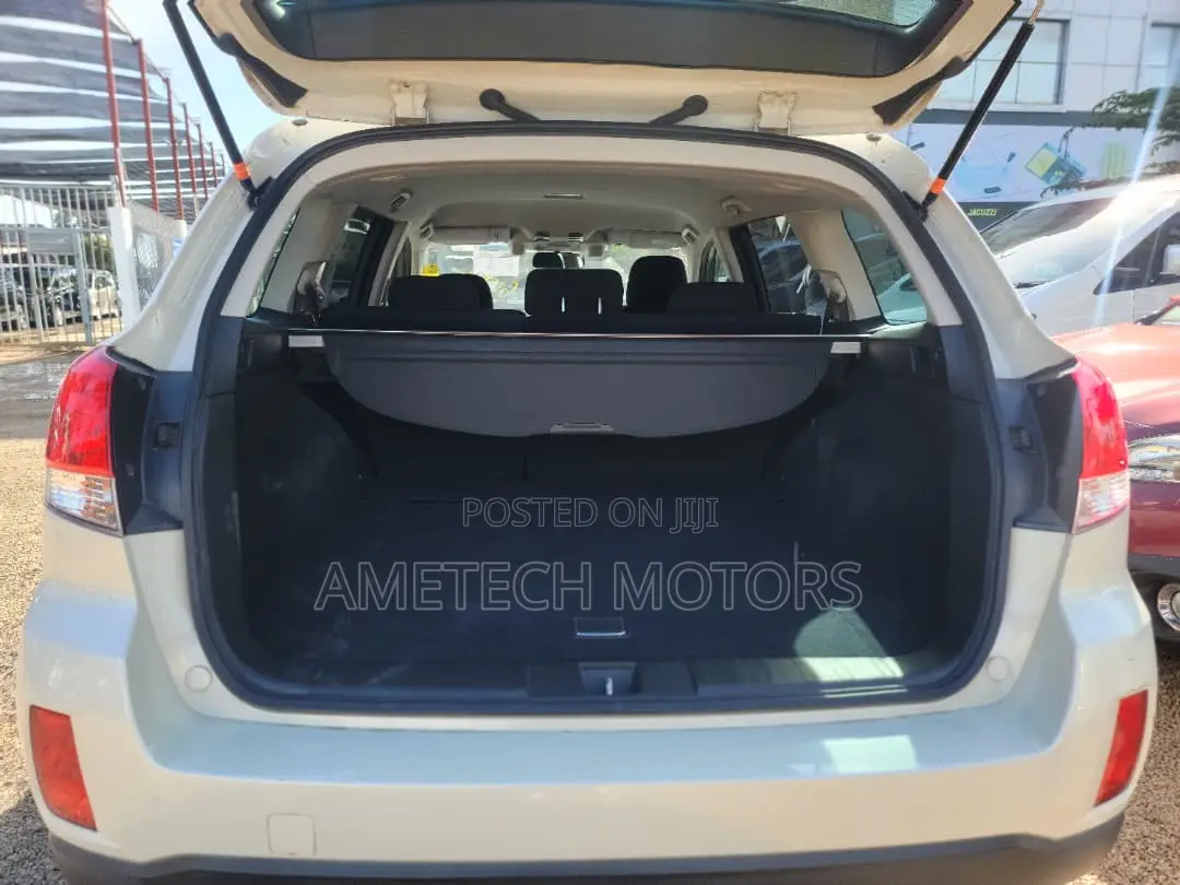 Subaru Outback 2011 White