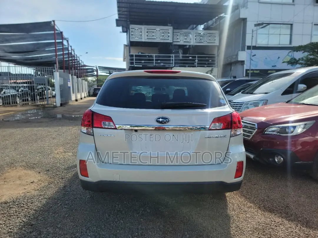 Subaru Outback 2011 White