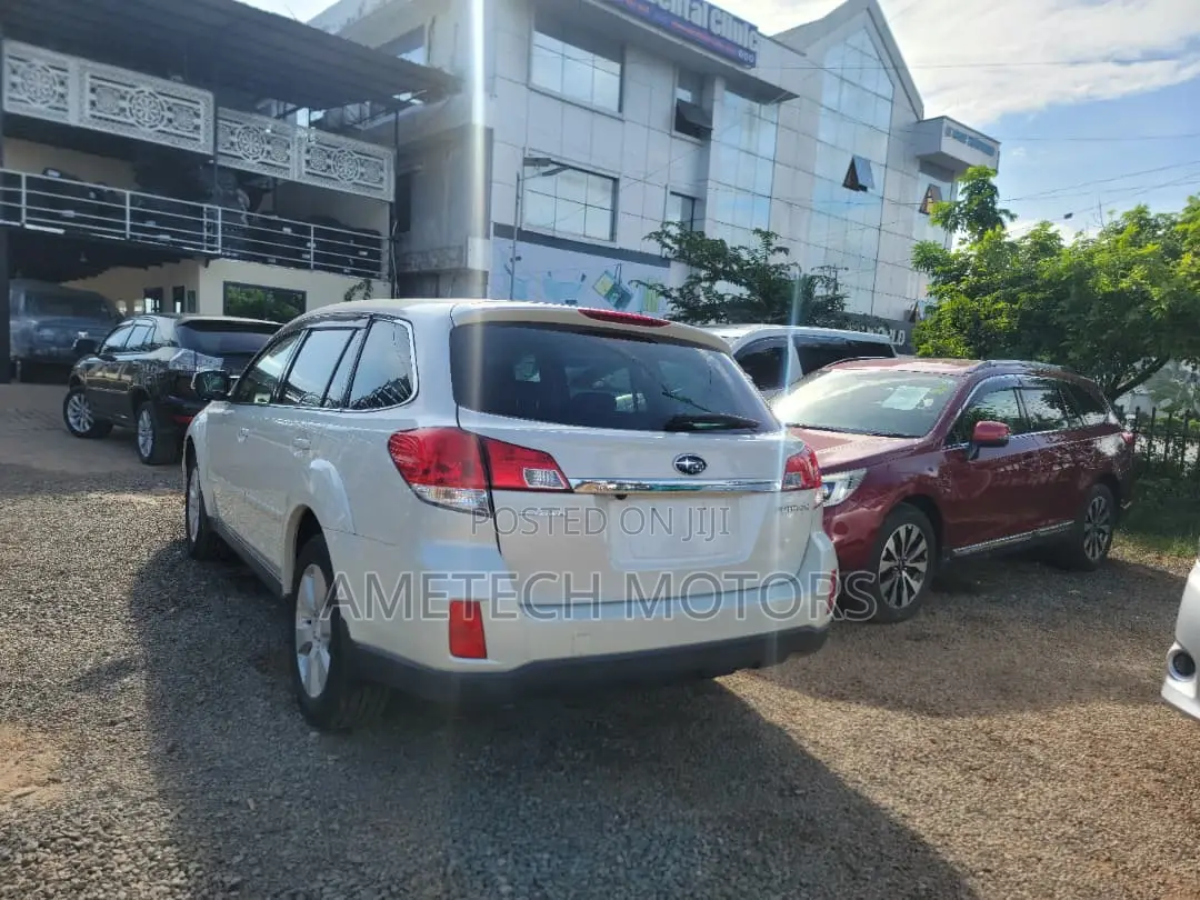 Subaru Outback 2011 White