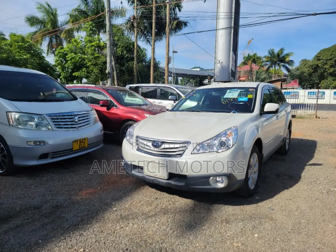 Subaru Outback 2011 White