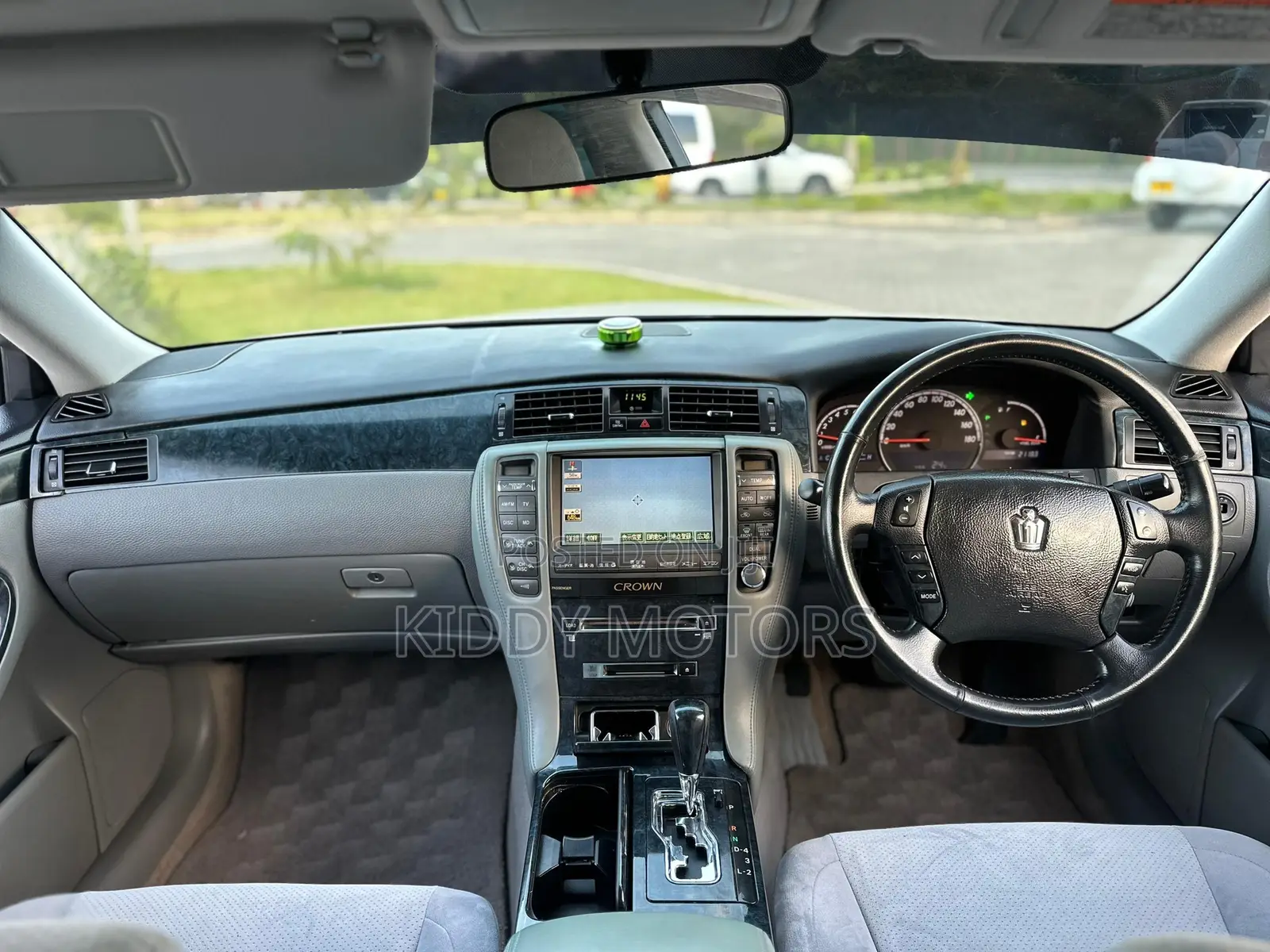 Toyota Crown Royale 2005 Pearl