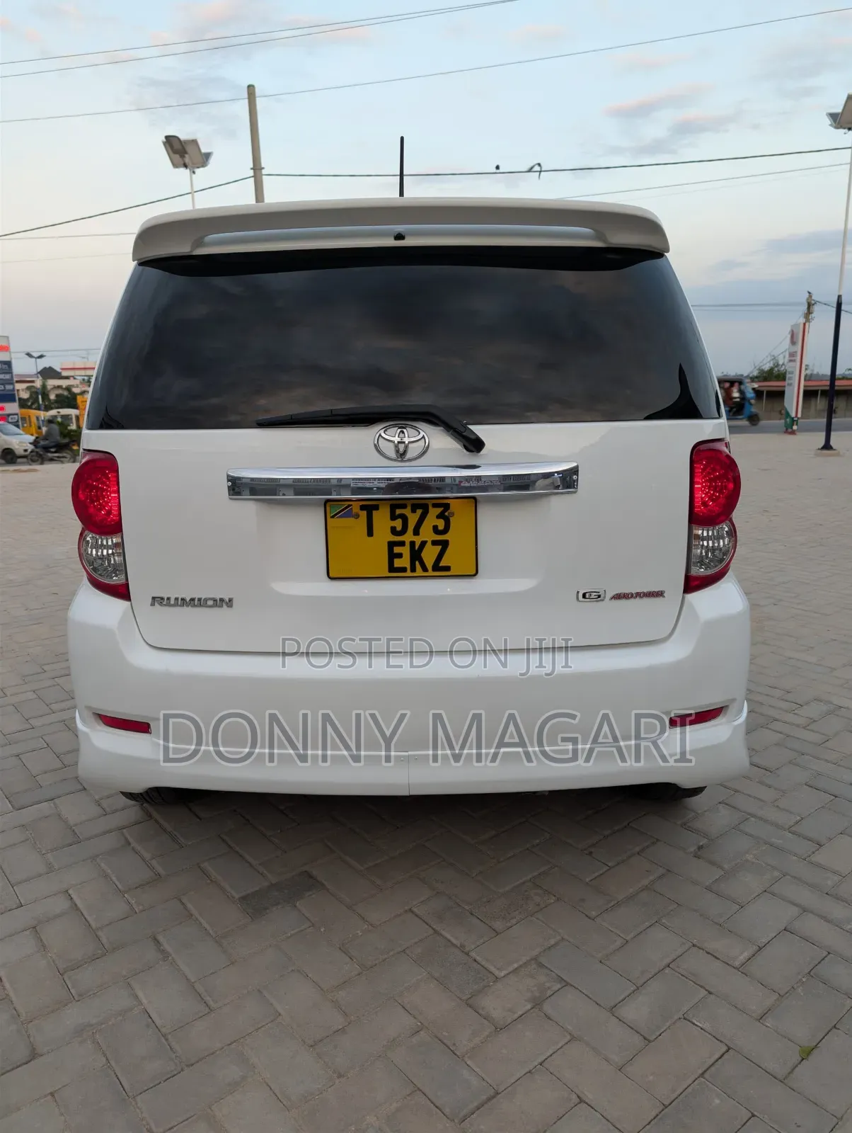 Toyota Corolla Rumion 2009 White