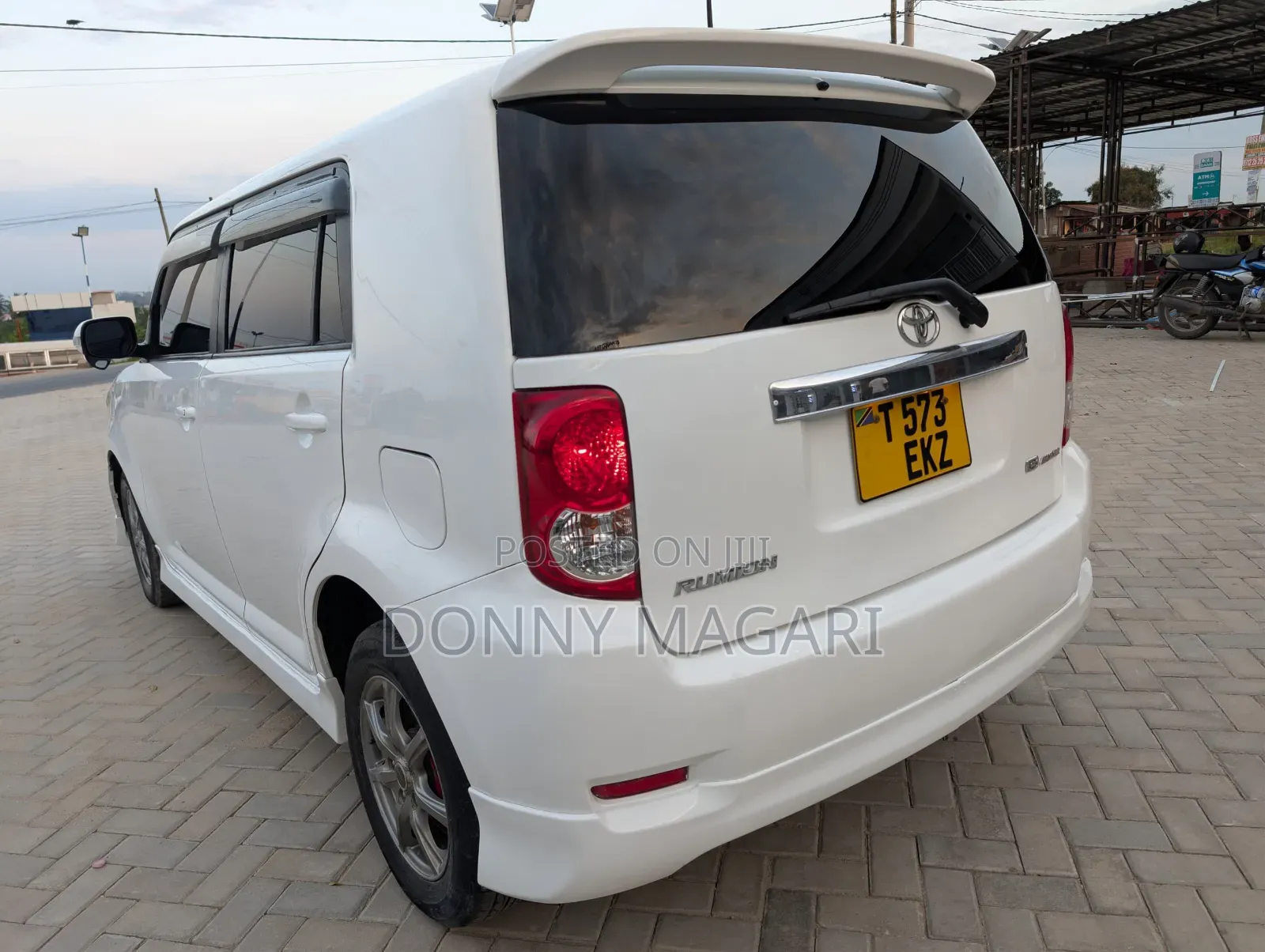 Toyota Corolla Rumion 2009 White