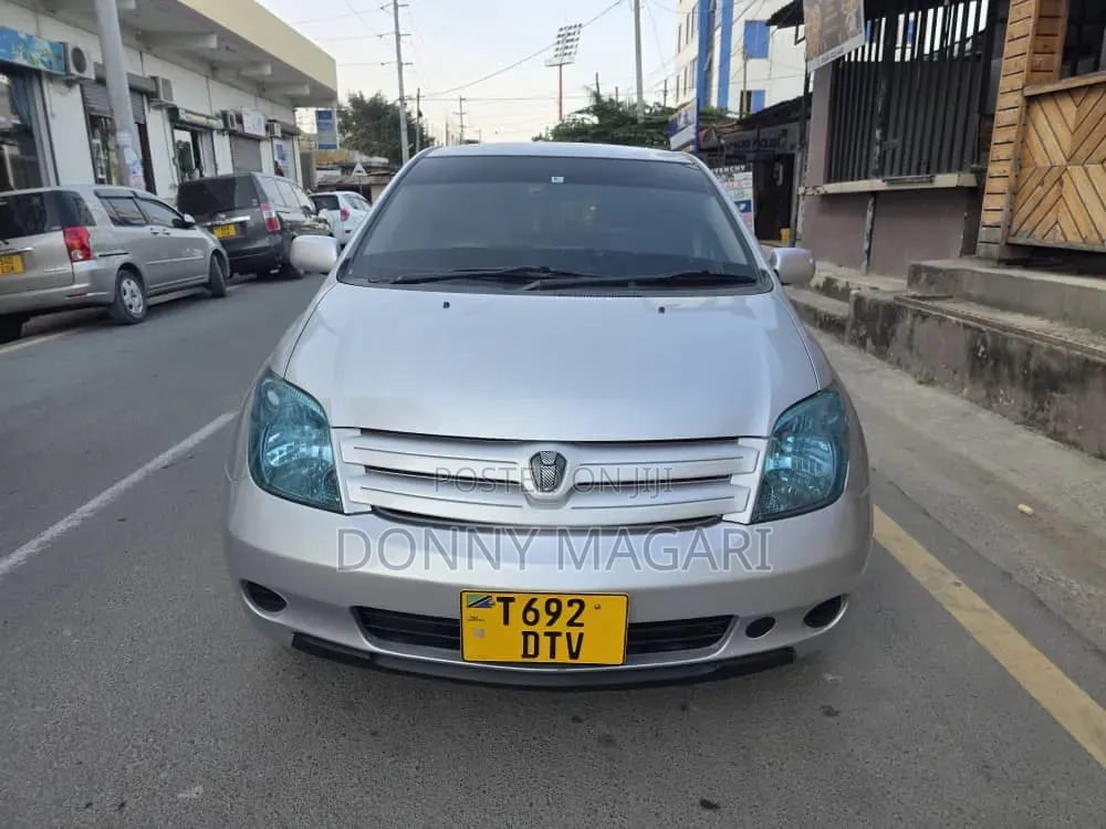 Toyota IST 2004 Silver
